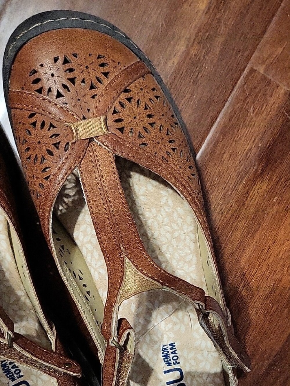 JBU Women's Brown Laser-Cut T-Strap Sandals - Picture 3 of 3